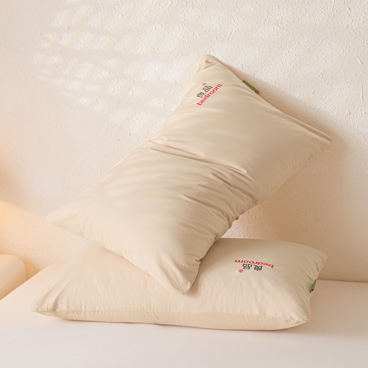 91家纺网 家纺一手货源 找家纺 芬晴家纺 2026新款条纹纯色良品刺绣枕套 纯色-浅卡