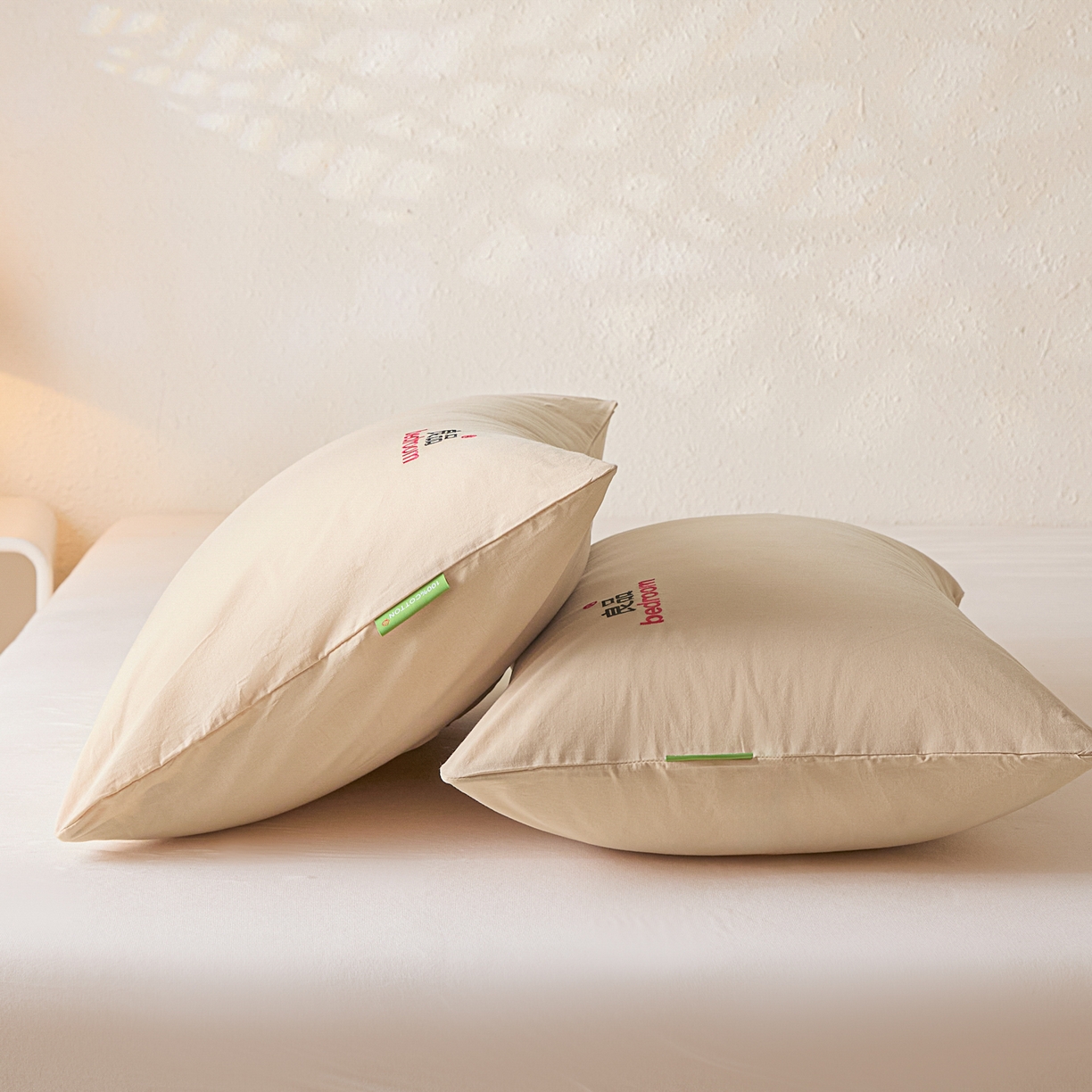 91家纺网 家纺一手货源 找家纺 芬晴家纺 2026新款条纹纯色良品刺绣枕套 纯色-浅卡