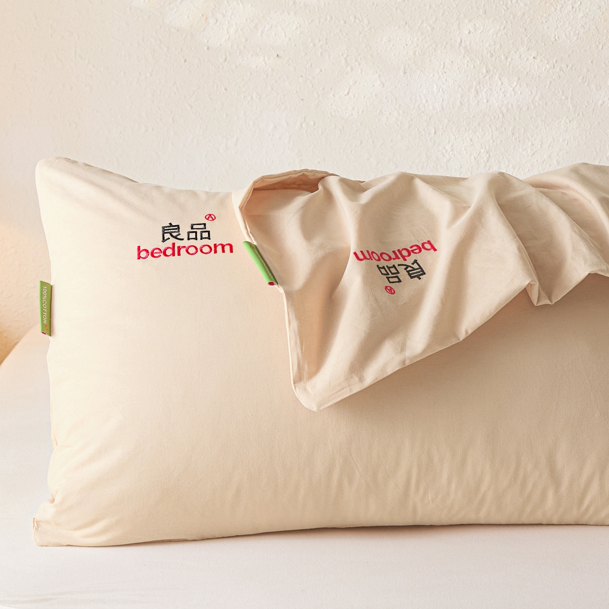 91家纺网 家纺一手货源 找家纺 芬晴家纺 2026新款条纹纯色良品刺绣枕套 纯色-浅卡