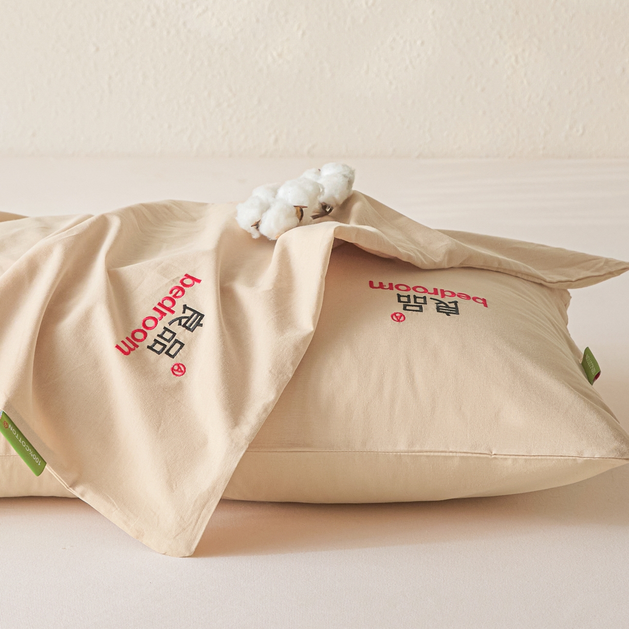 91家纺网 家纺一手货源 找家纺 芬晴家纺 2026新款条纹纯色良品刺绣枕套 纯色-浅卡