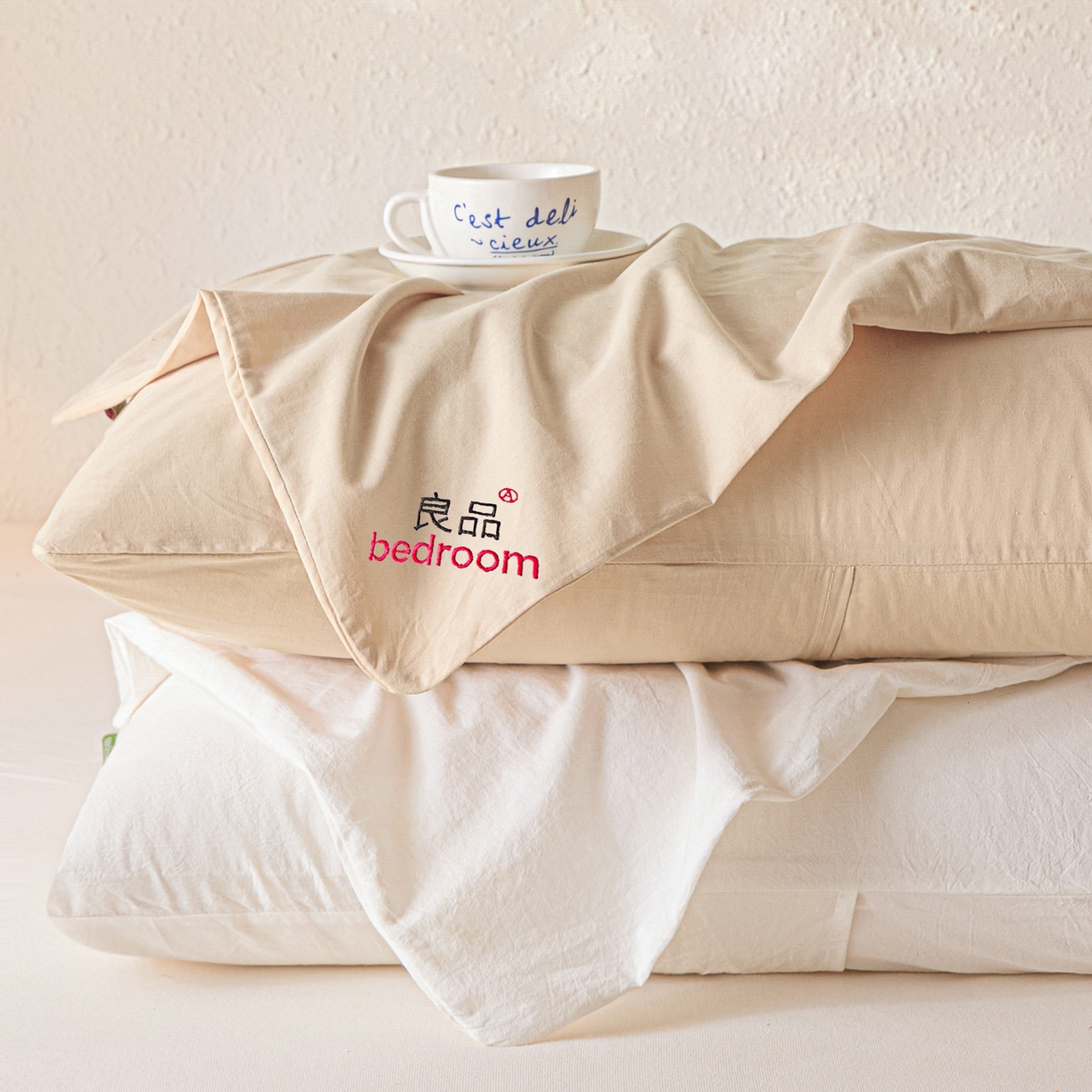 91家纺网 家纺一手货源 找家纺 芬晴家纺 2026新款条纹纯色良品刺绣枕套 纯色-浅卡