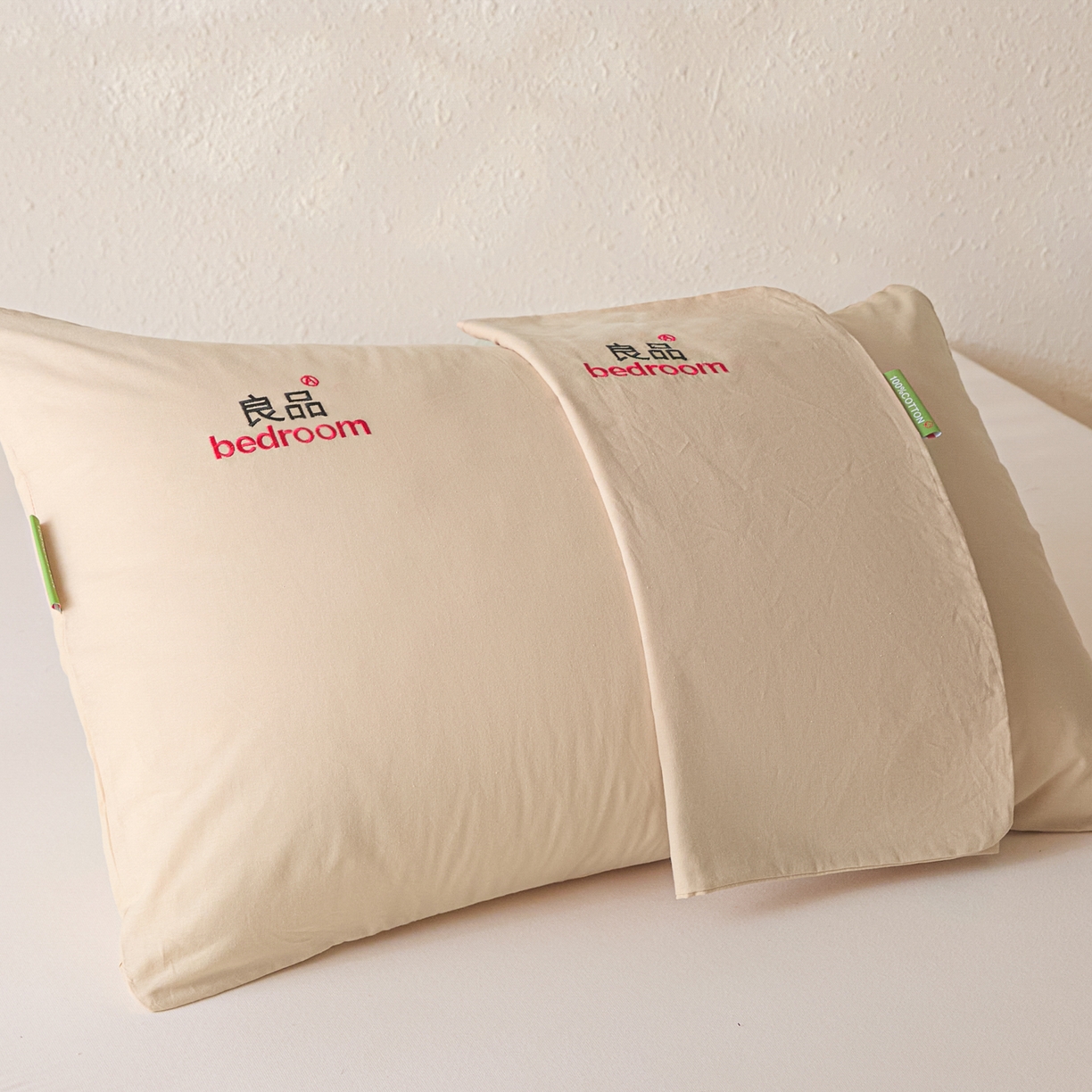 91家纺网 家纺一手货源 找家纺 芬晴家纺 2026新款条纹纯色良品刺绣枕套 纯色-浅卡