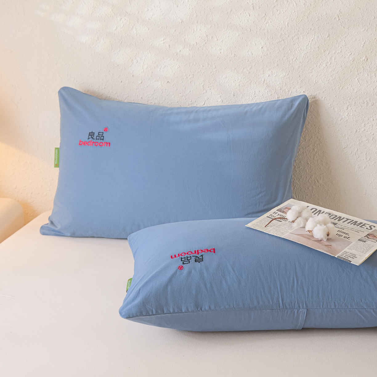 91家纺网 家纺一手货源 找家纺 芬晴家纺 2026新款条纹纯色良品刺绣枕套 纯色-雾蓝