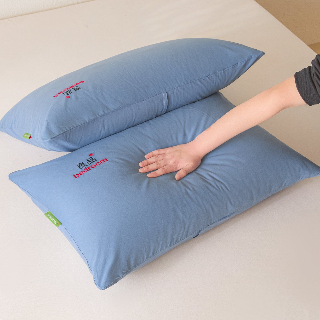 91家纺网 家纺一手货源 找家纺 芬晴家纺 2026新款条纹纯色良品刺绣枕套 纯色-雾蓝