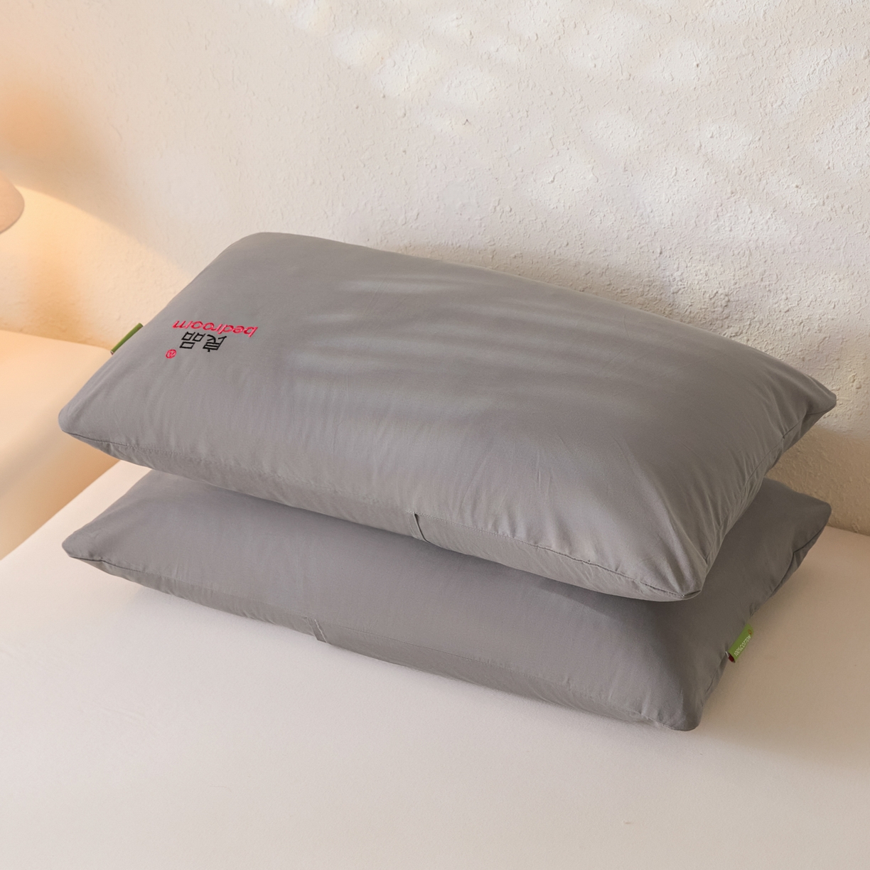 91家纺网 家纺一手货源 找家纺 芬晴家纺 2026新款条纹纯色良品刺绣枕套 纯色-岩灰