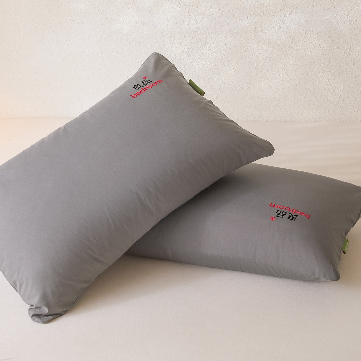 91家纺网 家纺一手货源 找家纺 芬晴家纺 2026新款条纹纯色良品刺绣枕套 纯色-岩灰