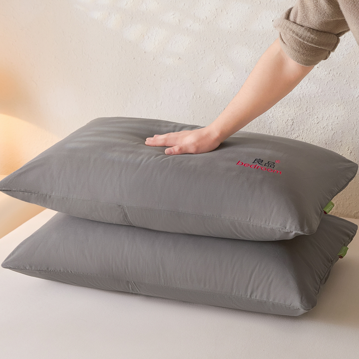 91家纺网 家纺一手货源 找家纺 芬晴家纺 2026新款条纹纯色良品刺绣枕套 纯色-岩灰