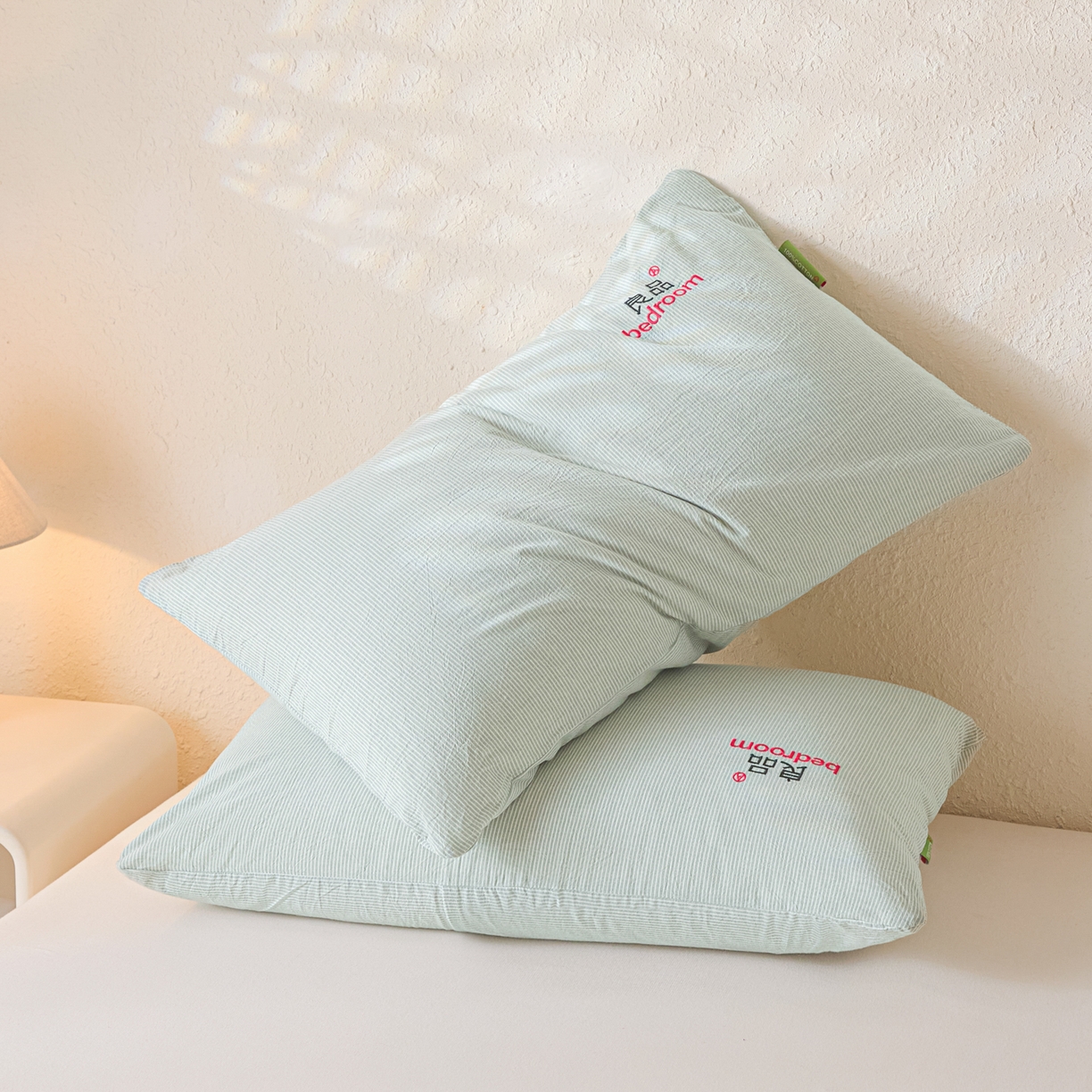 91家纺网 家纺一手货源 找家纺 芬晴家纺 2026新款条纹纯色良品刺绣枕套 条纹-果绿