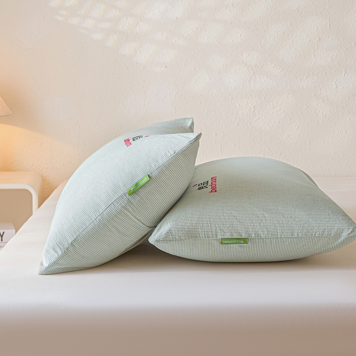 91家纺网 家纺一手货源 找家纺 芬晴家纺 2026新款条纹纯色良品刺绣枕套 条纹-果绿