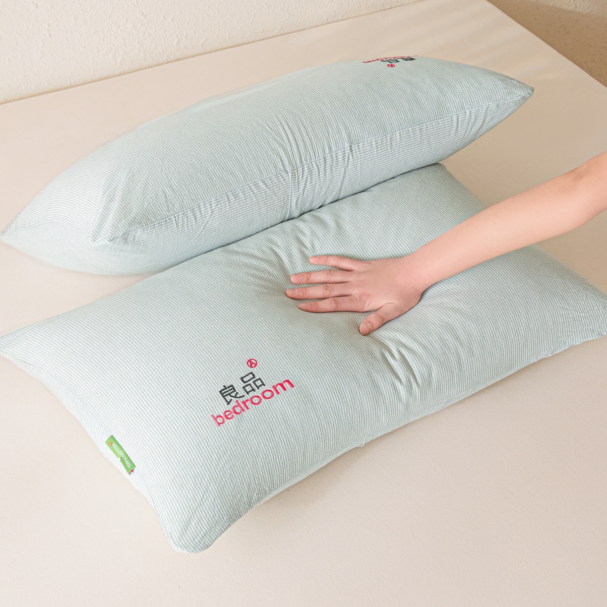 91家纺网 家纺一手货源 找家纺 芬晴家纺 2026新款条纹纯色良品刺绣枕套 条纹-果绿