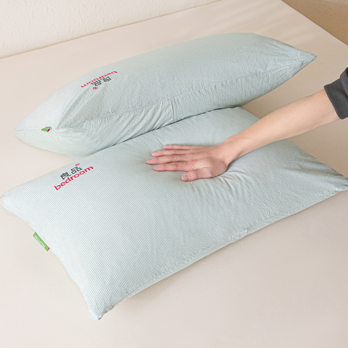 91家纺网 家纺一手货源 找家纺 芬晴家纺 2026新款条纹纯色良品刺绣枕套 条纹-果绿