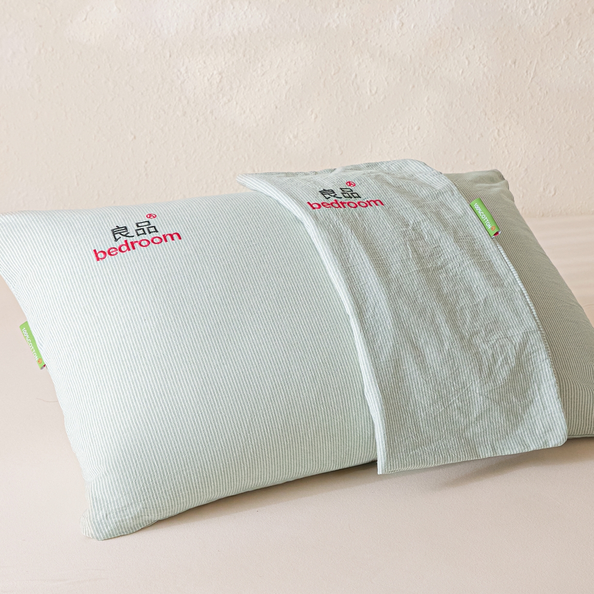 91家纺网 家纺一手货源 找家纺 芬晴家纺 2026新款条纹纯色良品刺绣枕套 条纹-果绿