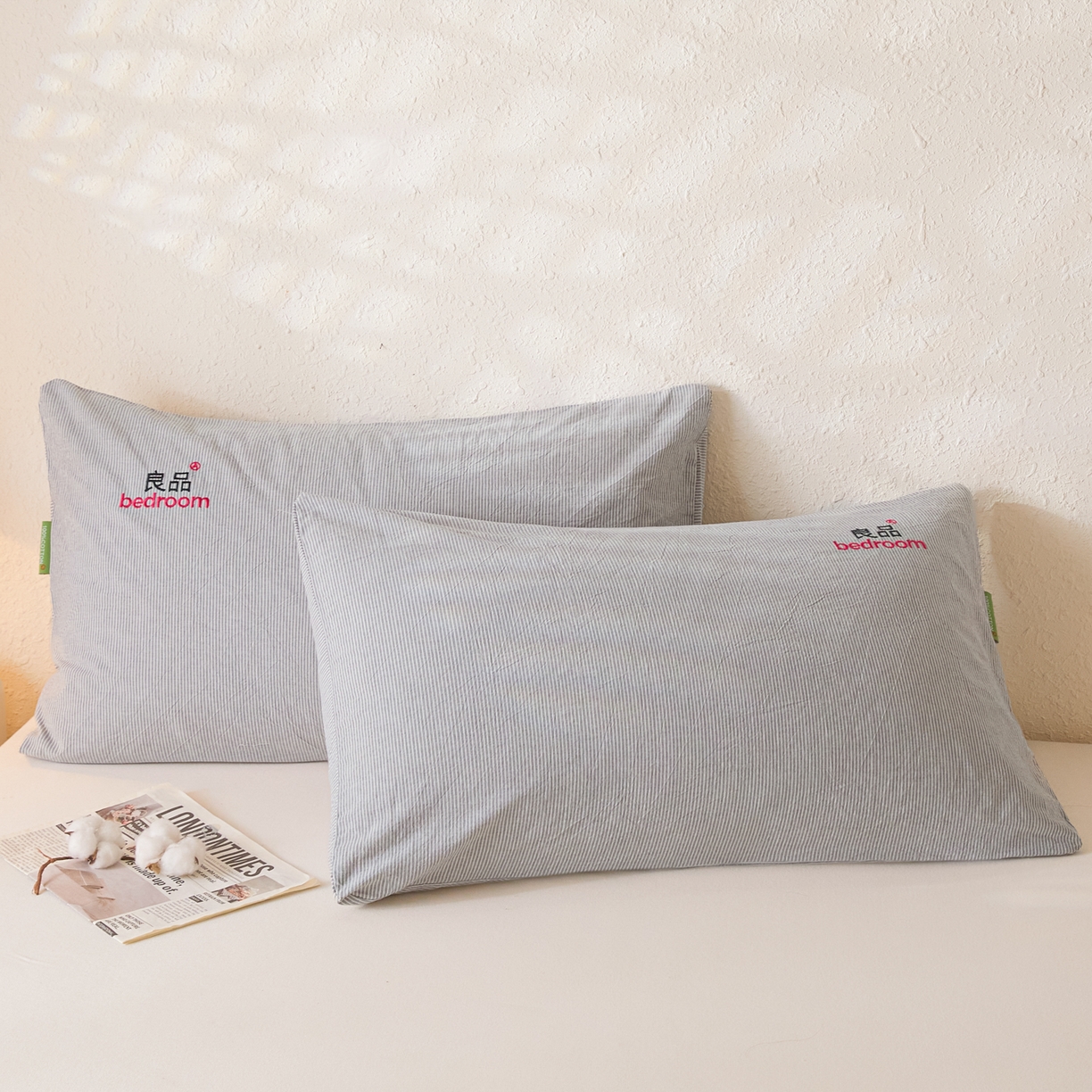 91家纺网 家纺一手货源 找家纺 芬晴家纺 2026新款条纹纯色良品刺绣枕套 条纹-灰