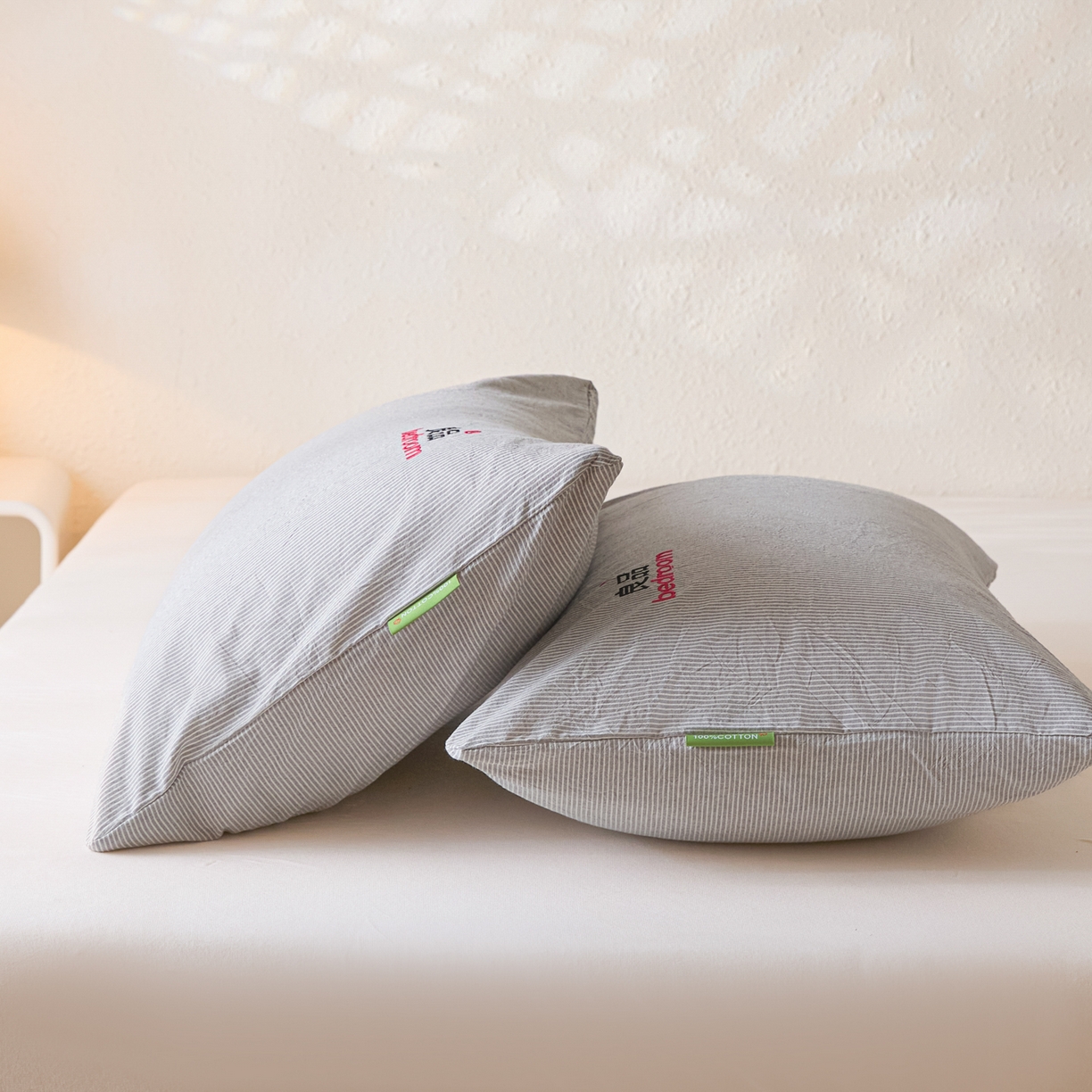 91家纺网 家纺一手货源 找家纺 芬晴家纺 2026新款条纹纯色良品刺绣枕套 条纹-灰