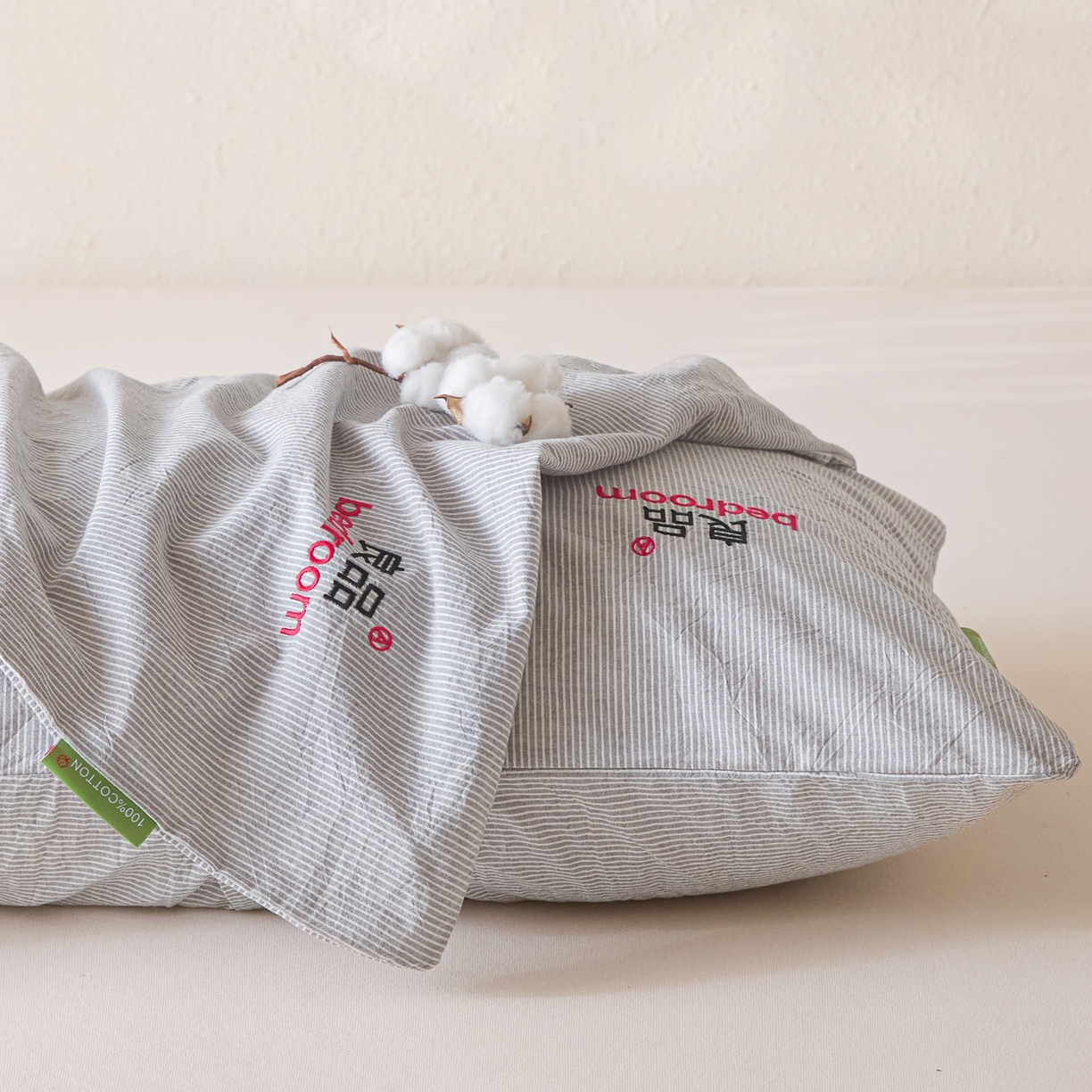 91家纺网 家纺一手货源 找家纺 芬晴家纺 2026新款条纹纯色良品刺绣枕套 条纹-灰