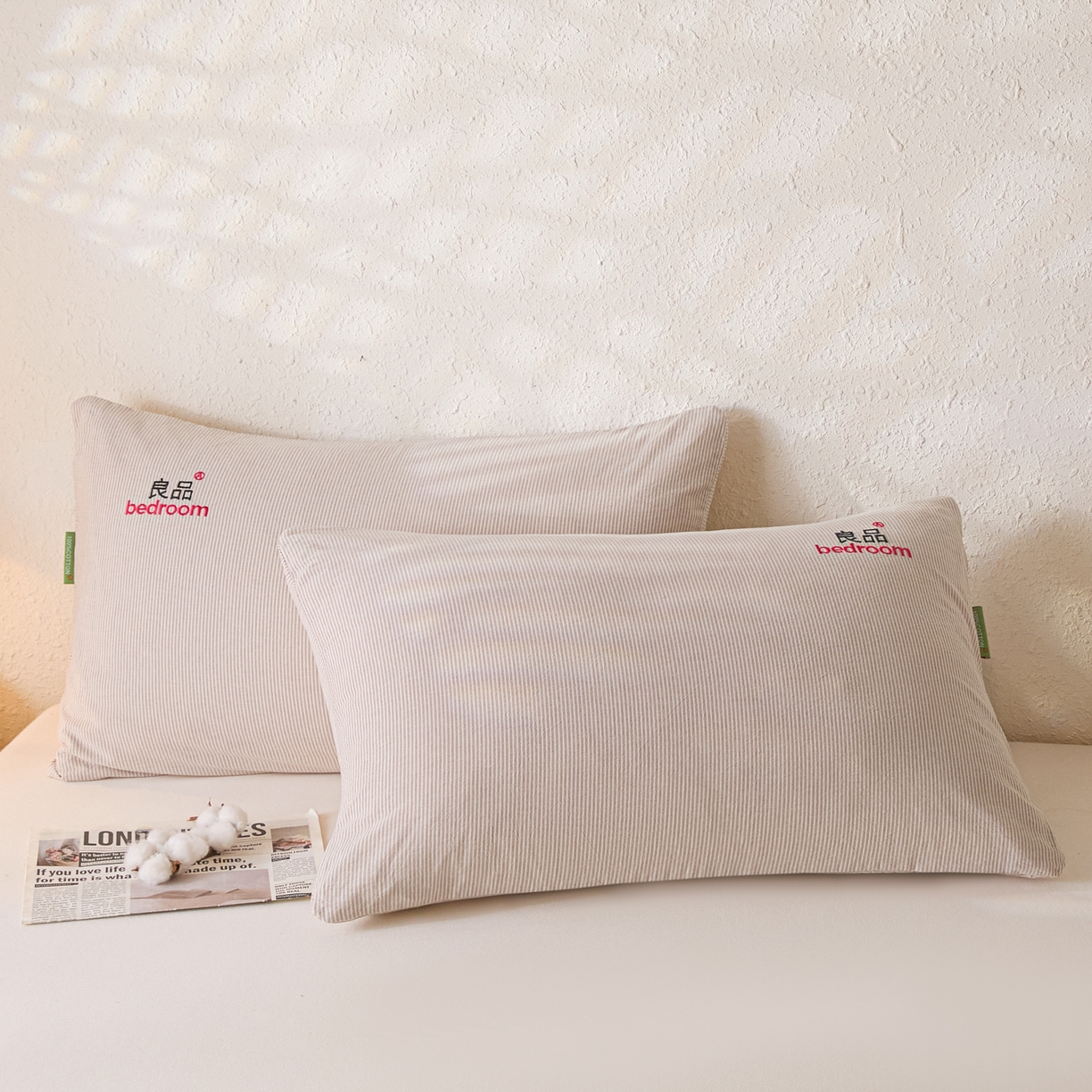 91家纺网 家纺一手货源 找家纺 芬晴家纺 2026新款条纹纯色良品刺绣枕套 条纹-咖