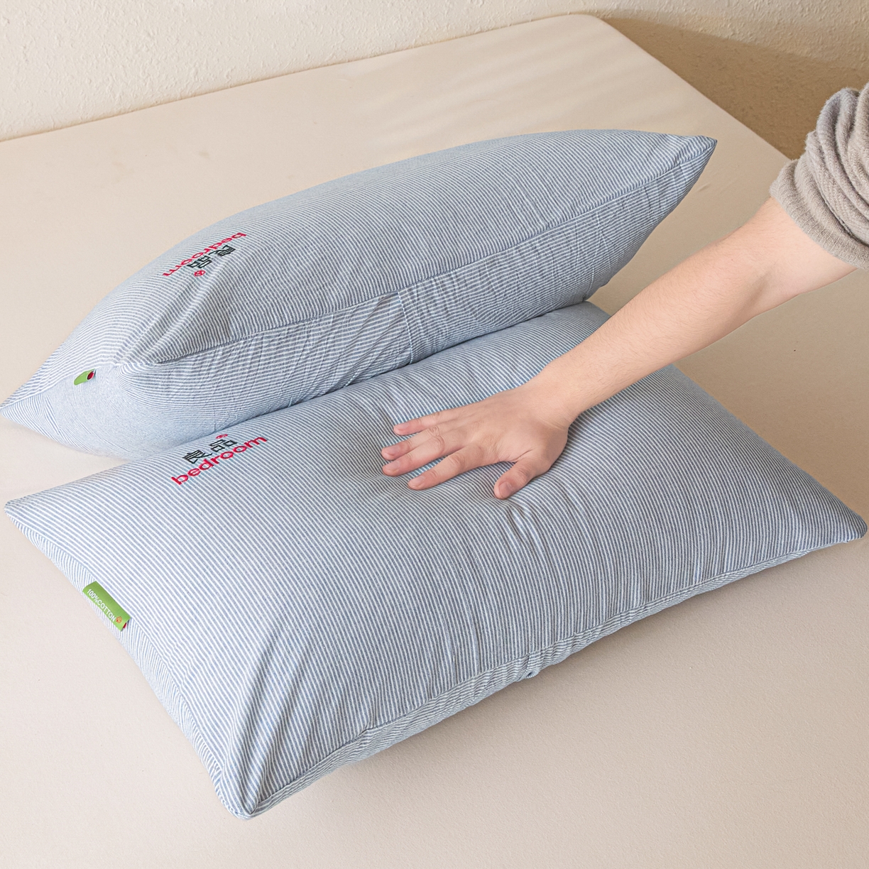 91家纺网 家纺一手货源 找家纺 芬晴家纺 2026新款条纹纯色良品刺绣枕套 条纹-牛仔蓝