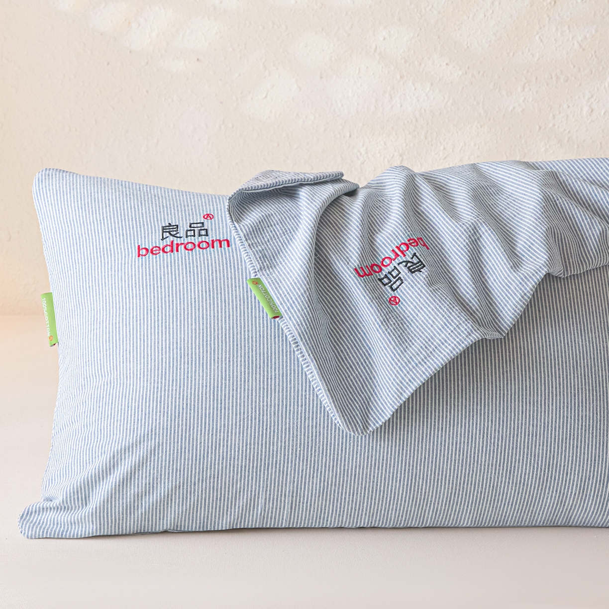 91家纺网 家纺一手货源 找家纺 芬晴家纺 2026新款条纹纯色良品刺绣枕套 条纹-牛仔蓝