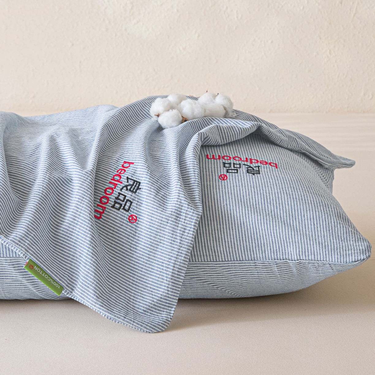 91家纺网 家纺一手货源 找家纺 芬晴家纺 2026新款条纹纯色良品刺绣枕套 条纹-牛仔蓝