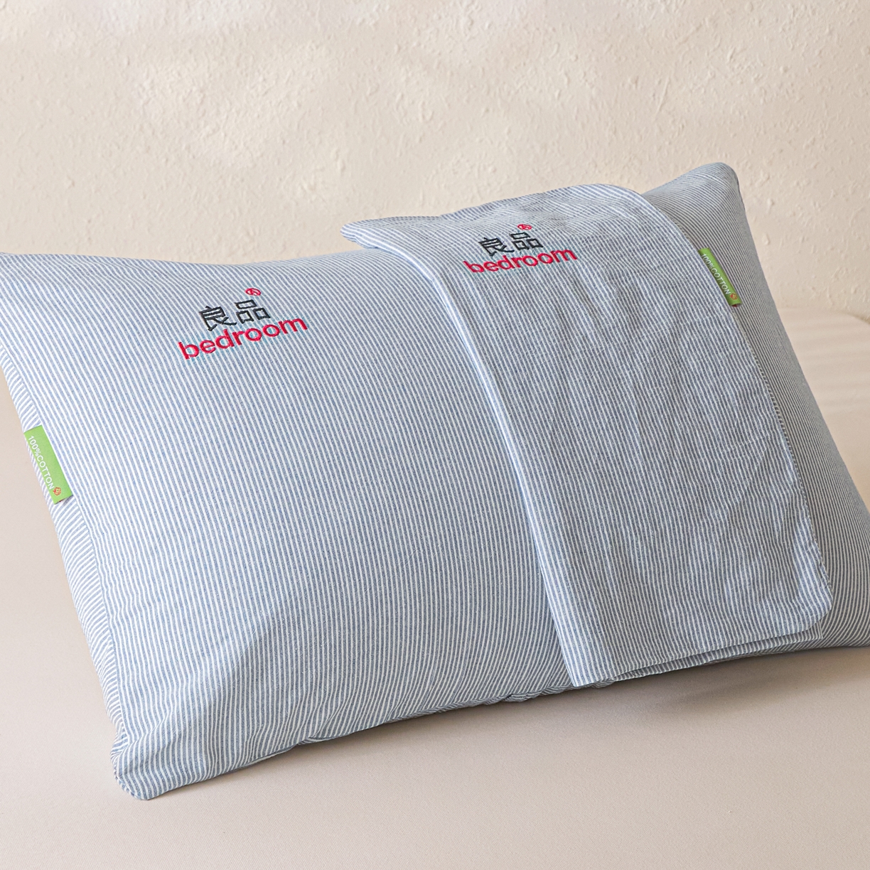 91家纺网 家纺一手货源 找家纺 芬晴家纺 2026新款条纹纯色良品刺绣枕套 条纹-牛仔蓝