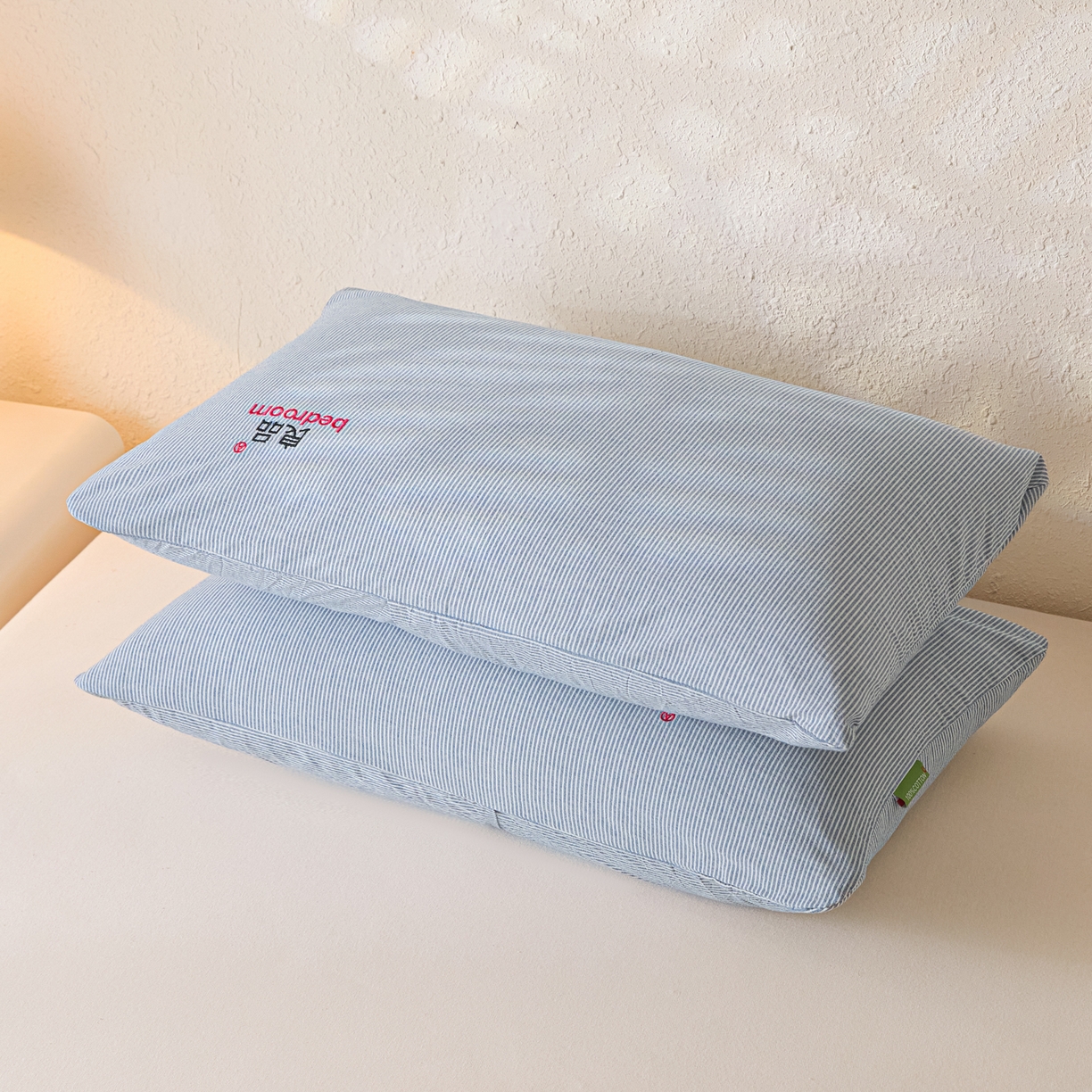 91家纺网 家纺一手货源 找家纺 芬晴家纺 2026新款条纹纯色良品刺绣枕套 条纹-牛仔蓝