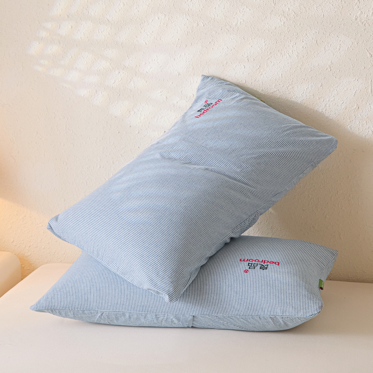 91家纺网 家纺一手货源 找家纺 芬晴家纺 2026新款条纹纯色良品刺绣枕套 条纹-牛仔蓝