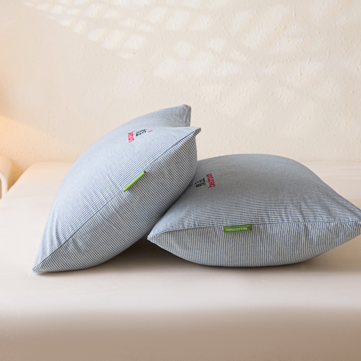 91家纺网 家纺一手货源 找家纺 芬晴家纺 2026新款条纹纯色良品刺绣枕套 条纹-牛仔蓝