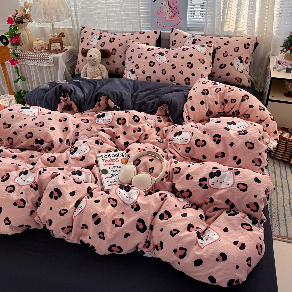 91家纺网 家纺一手货源 找家纺 水木坊 2026新款云感简单款系列四件套 大脸二胡猫粉