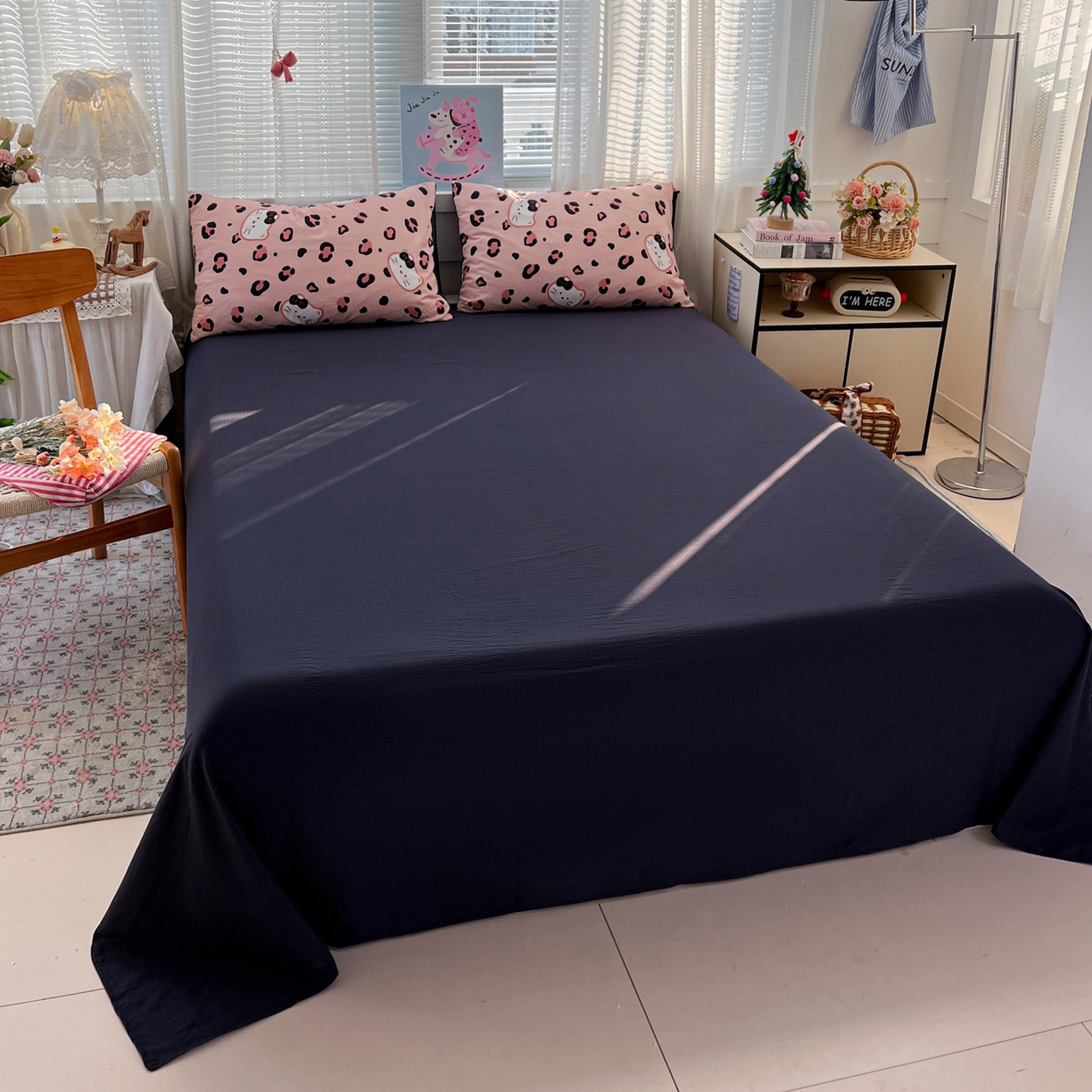 91家纺网 家纺一手货源 找家纺 水木坊 2026新款云感简单款系列四件套 大脸二胡猫粉