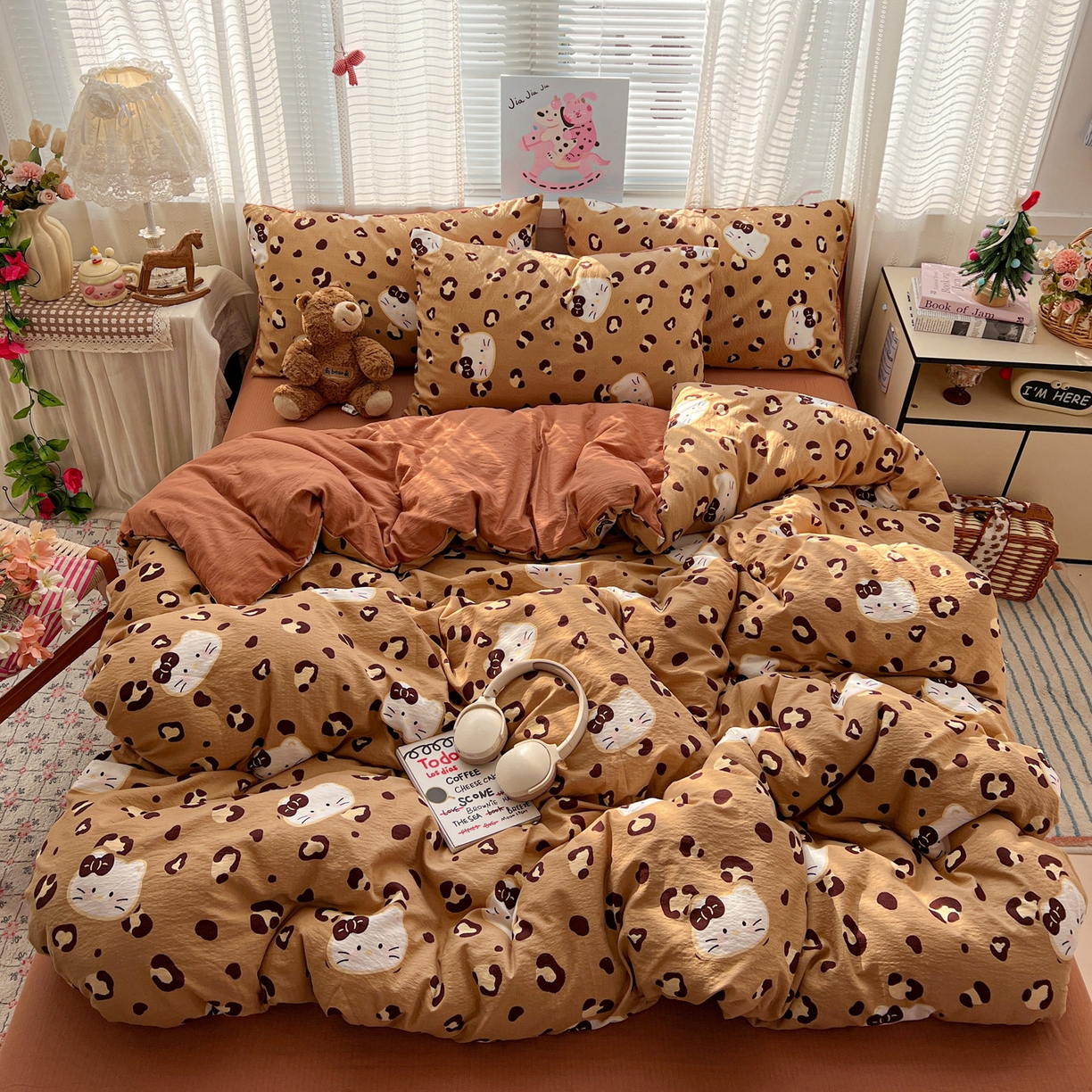 91家纺网 家纺一手货源 找家纺 水木坊 2026新款云感简单款系列四件套 大脸二胡猫咖