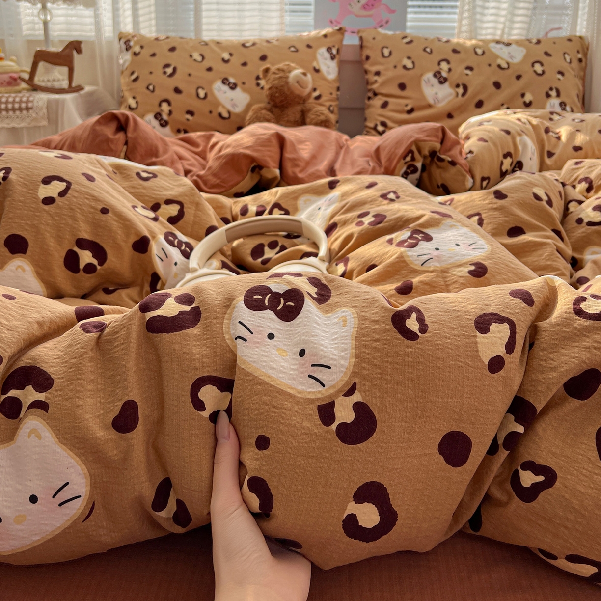 91家纺网 家纺一手货源 找家纺 水木坊 2026新款云感简单款系列四件套 大脸二胡猫咖