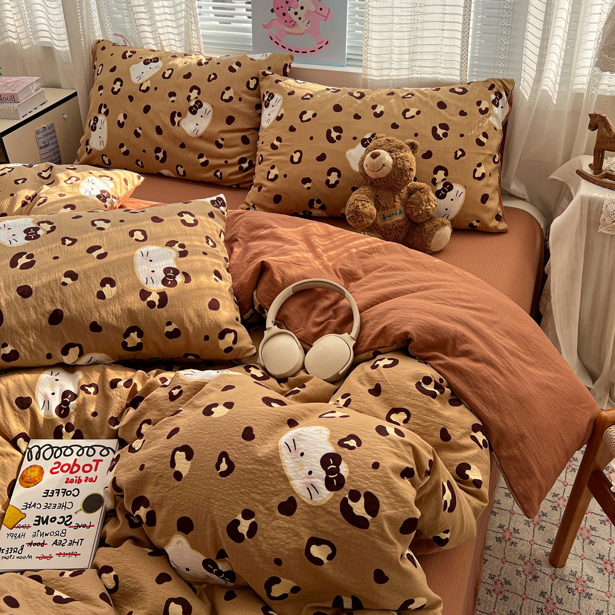 91家纺网 家纺一手货源 找家纺 水木坊 2026新款云感简单款系列四件套 大脸二胡猫咖