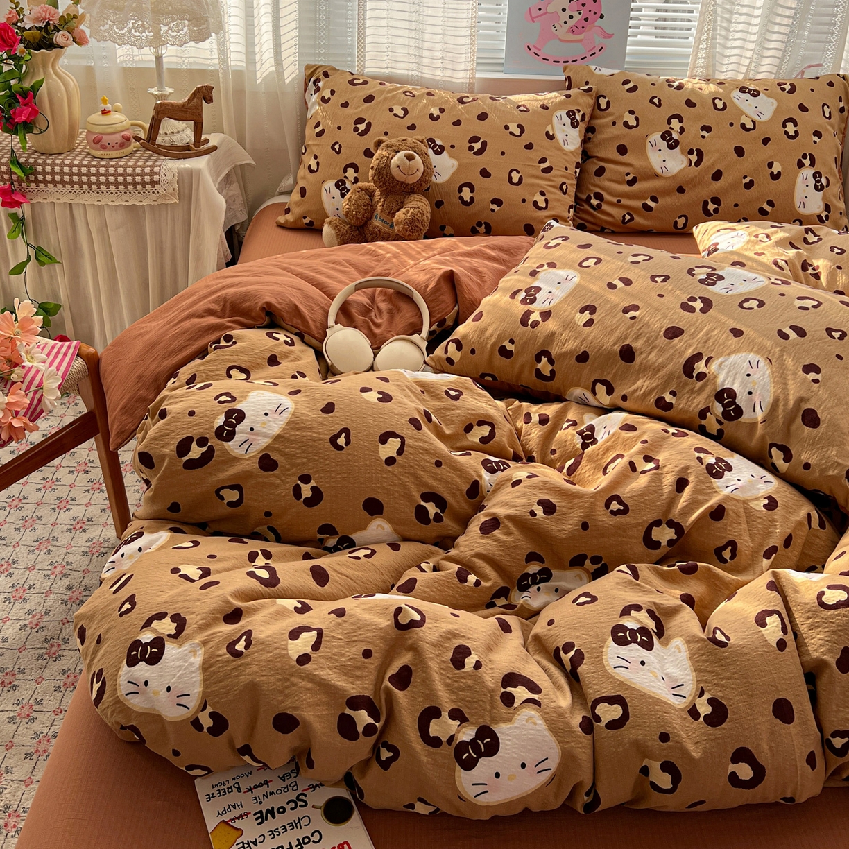 91家纺网 家纺一手货源 找家纺 水木坊 2026新款云感简单款系列四件套 大脸二胡猫咖