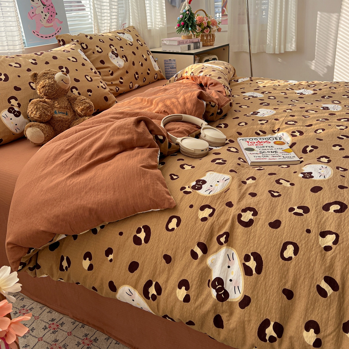 91家纺网 家纺一手货源 找家纺 水木坊 2026新款云感简单款系列四件套 大脸二胡猫咖