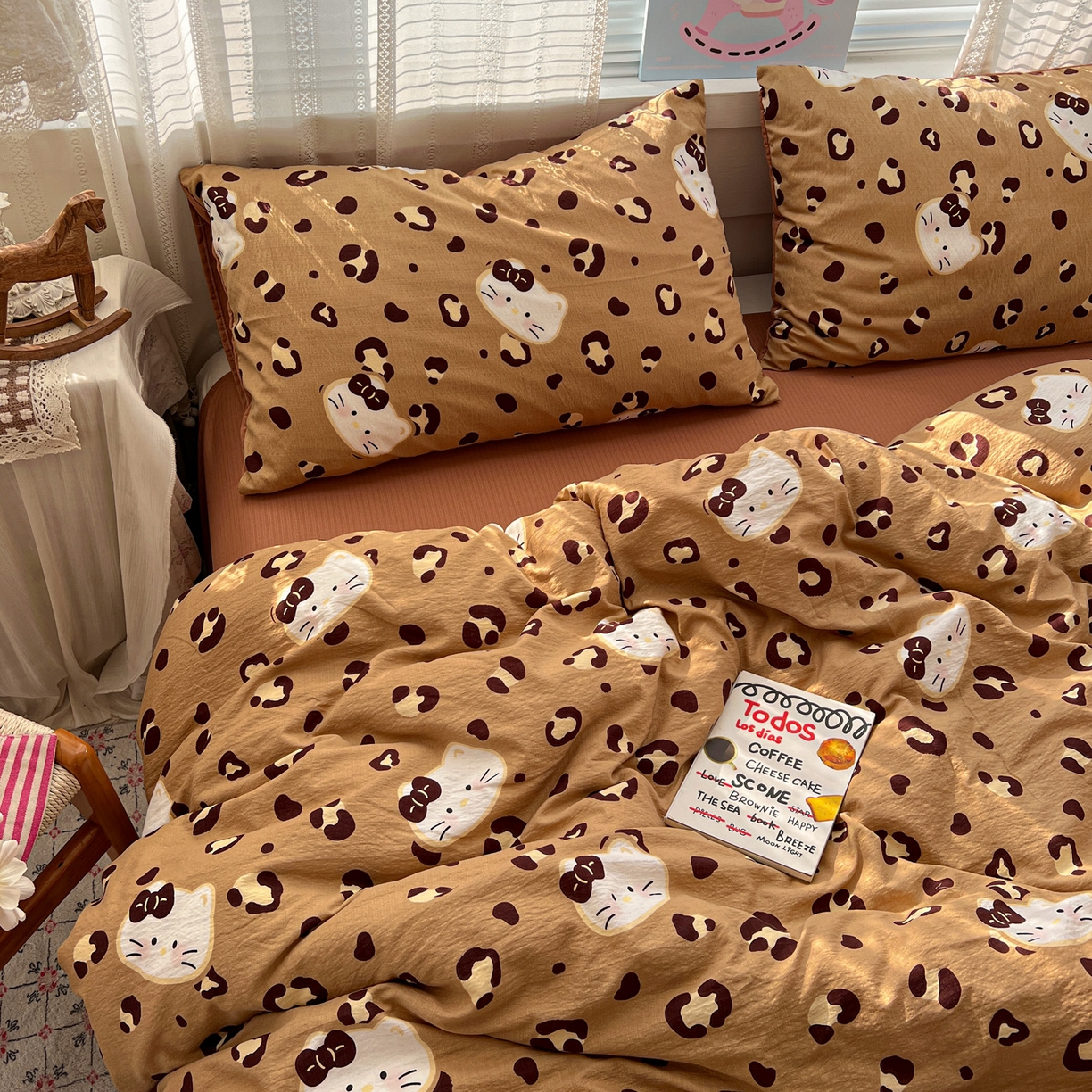 91家纺网 家纺一手货源 找家纺 水木坊 2026新款云感简单款系列四件套 大脸二胡猫咖