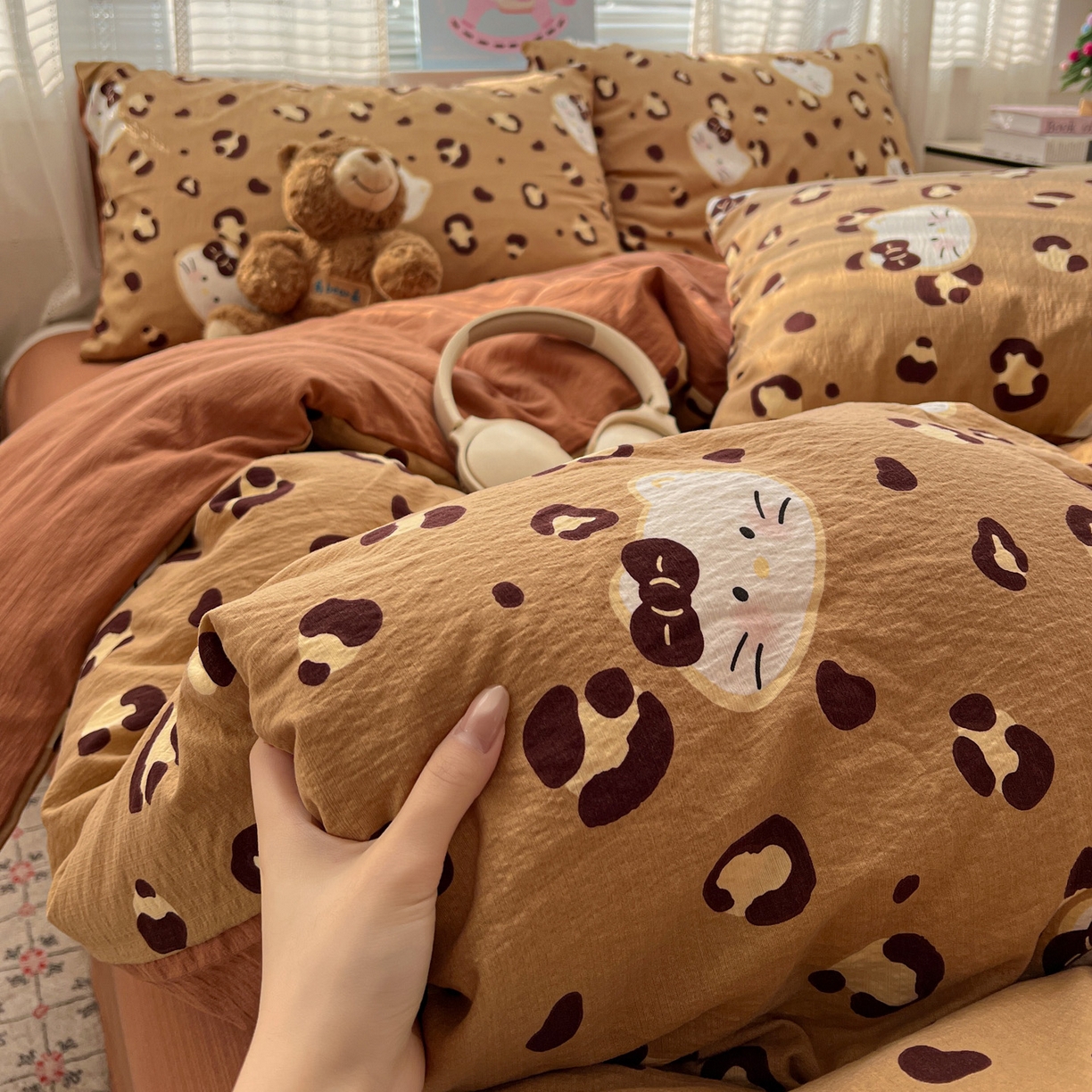 91家纺网 家纺一手货源 找家纺 水木坊 2026新款云感简单款系列四件套 大脸二胡猫咖