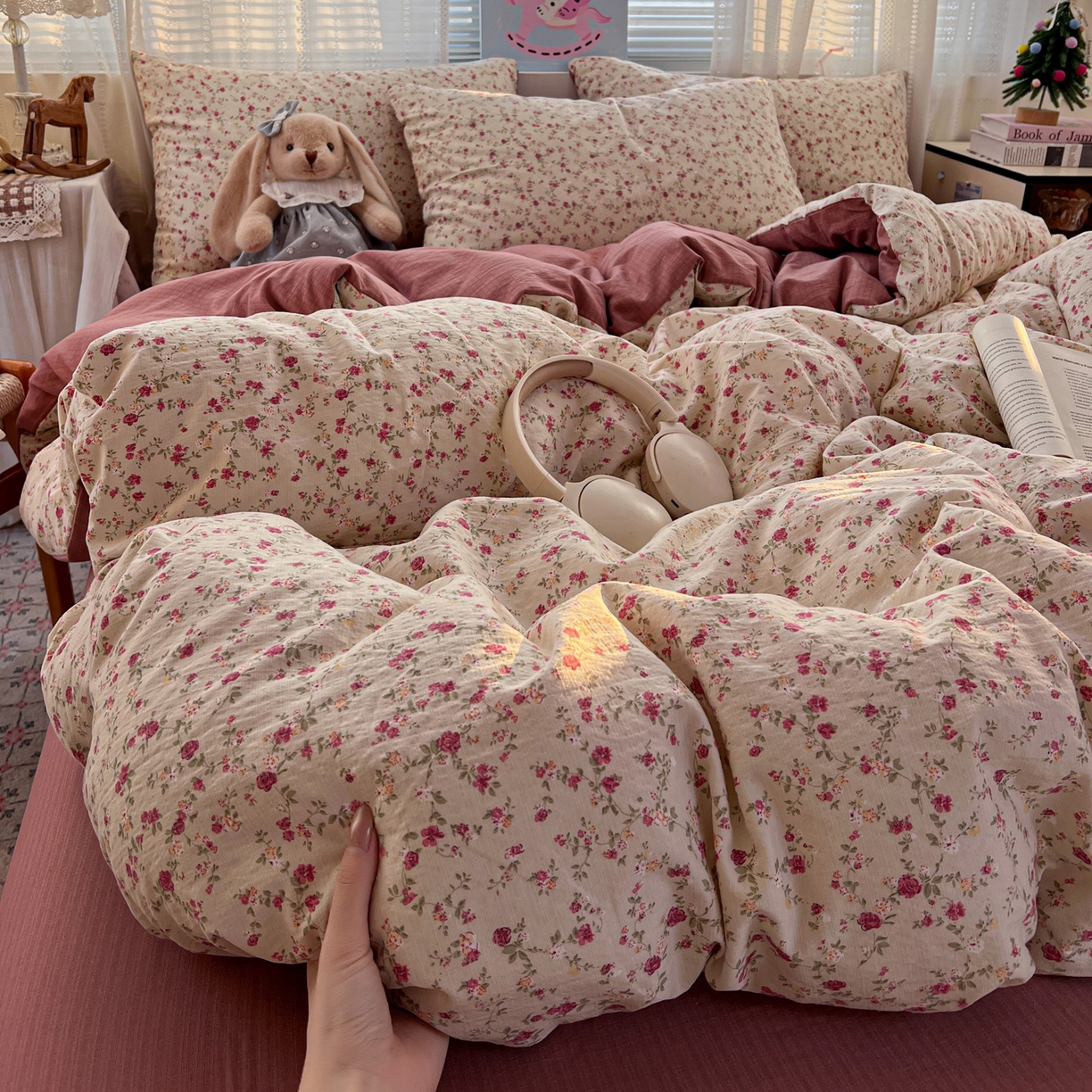 91家纺网 家纺一手货源 找家纺 水木坊 2026新款云感简单款系列四件套 见花则喜