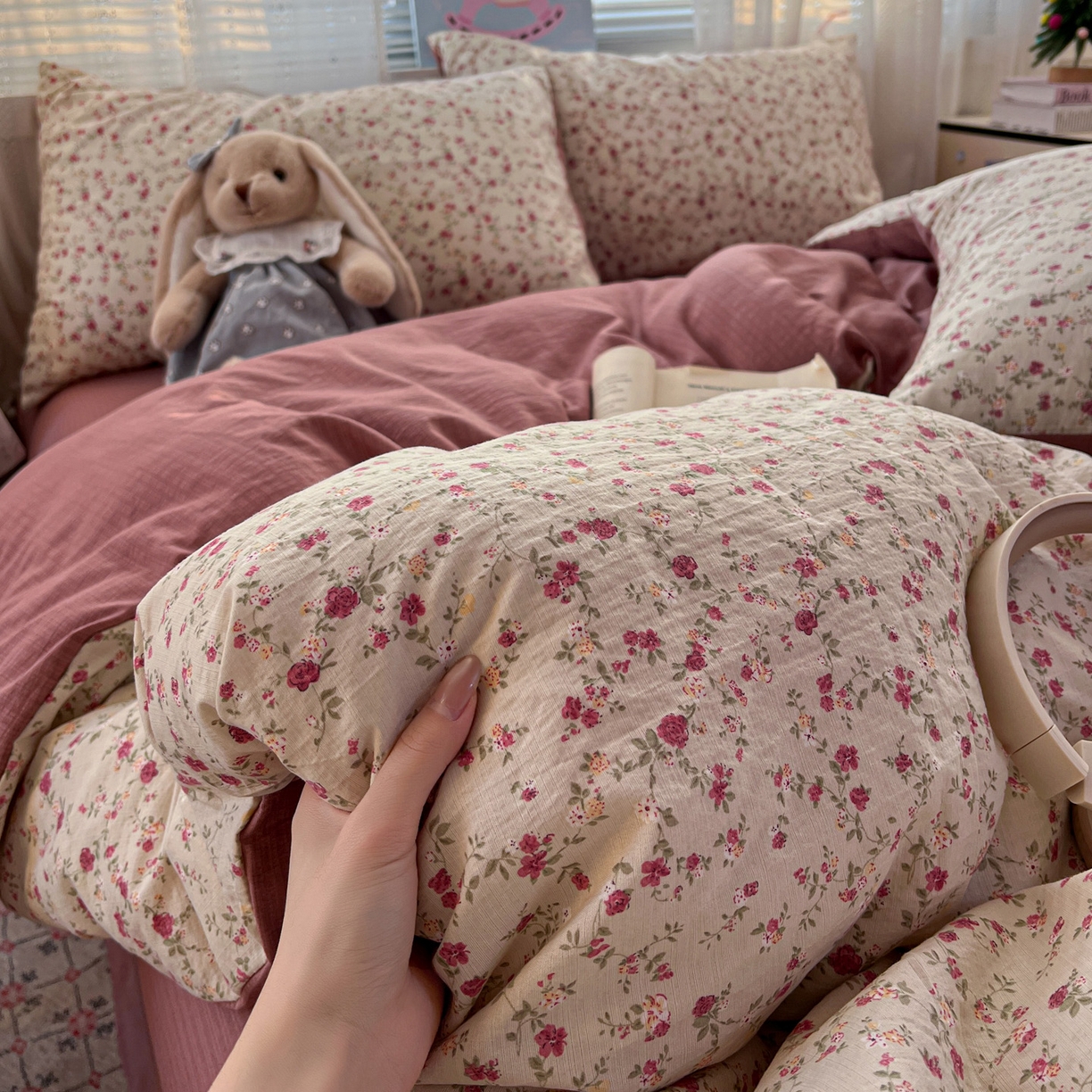 91家纺网 家纺一手货源 找家纺 水木坊 2026新款云感简单款系列四件套 见花则喜