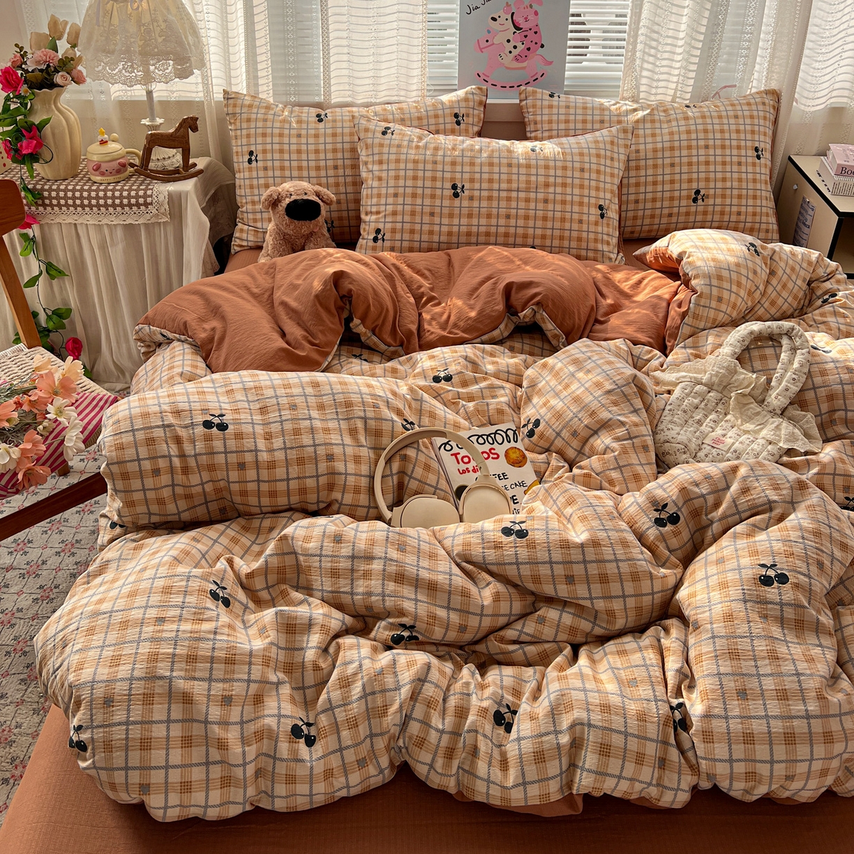 91家纺网 家纺一手货源 找家纺 水木坊 2026新款云感简单款系列四件套 焦糖樱桃