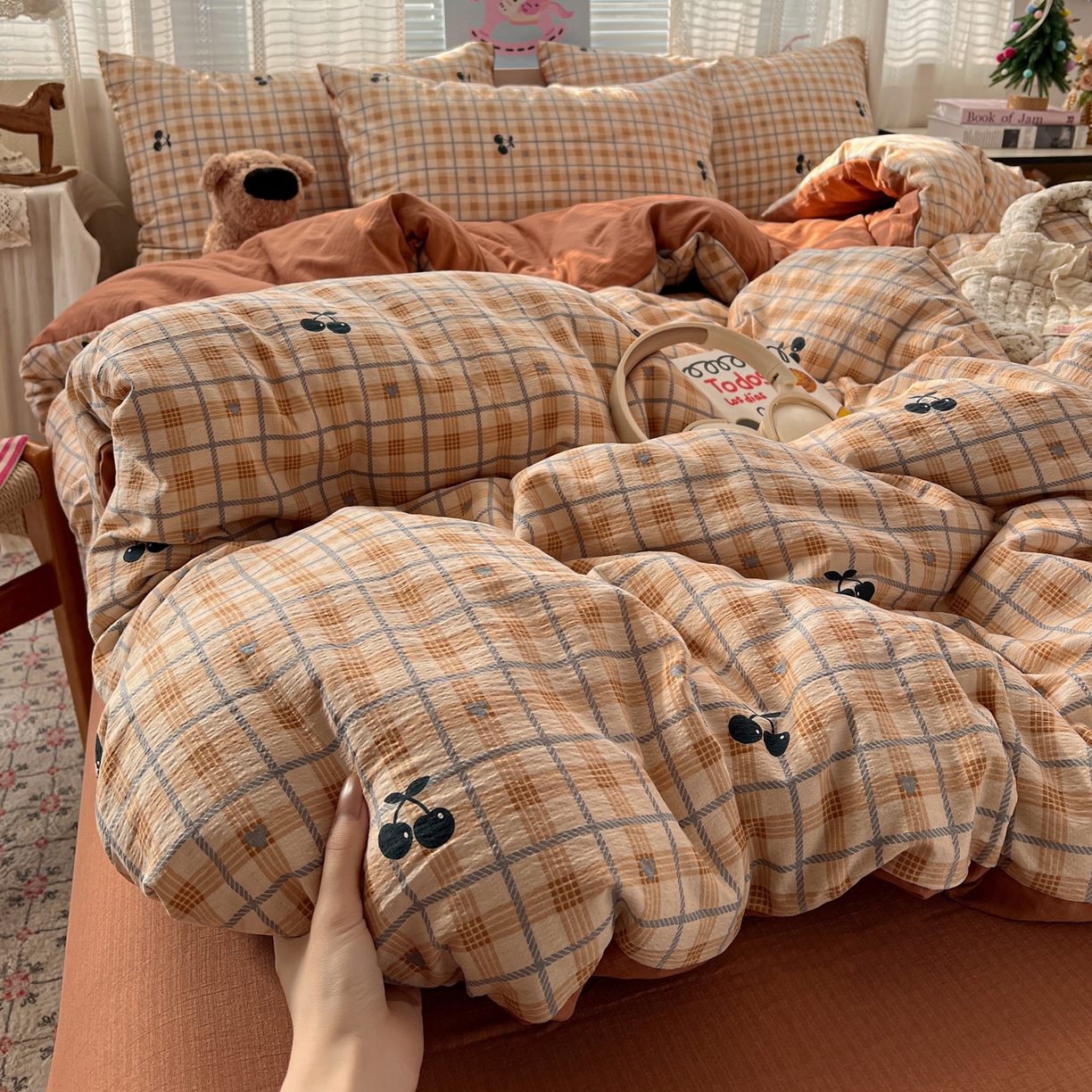 91家纺网 家纺一手货源 找家纺 水木坊 2026新款云感简单款系列四件套 焦糖樱桃