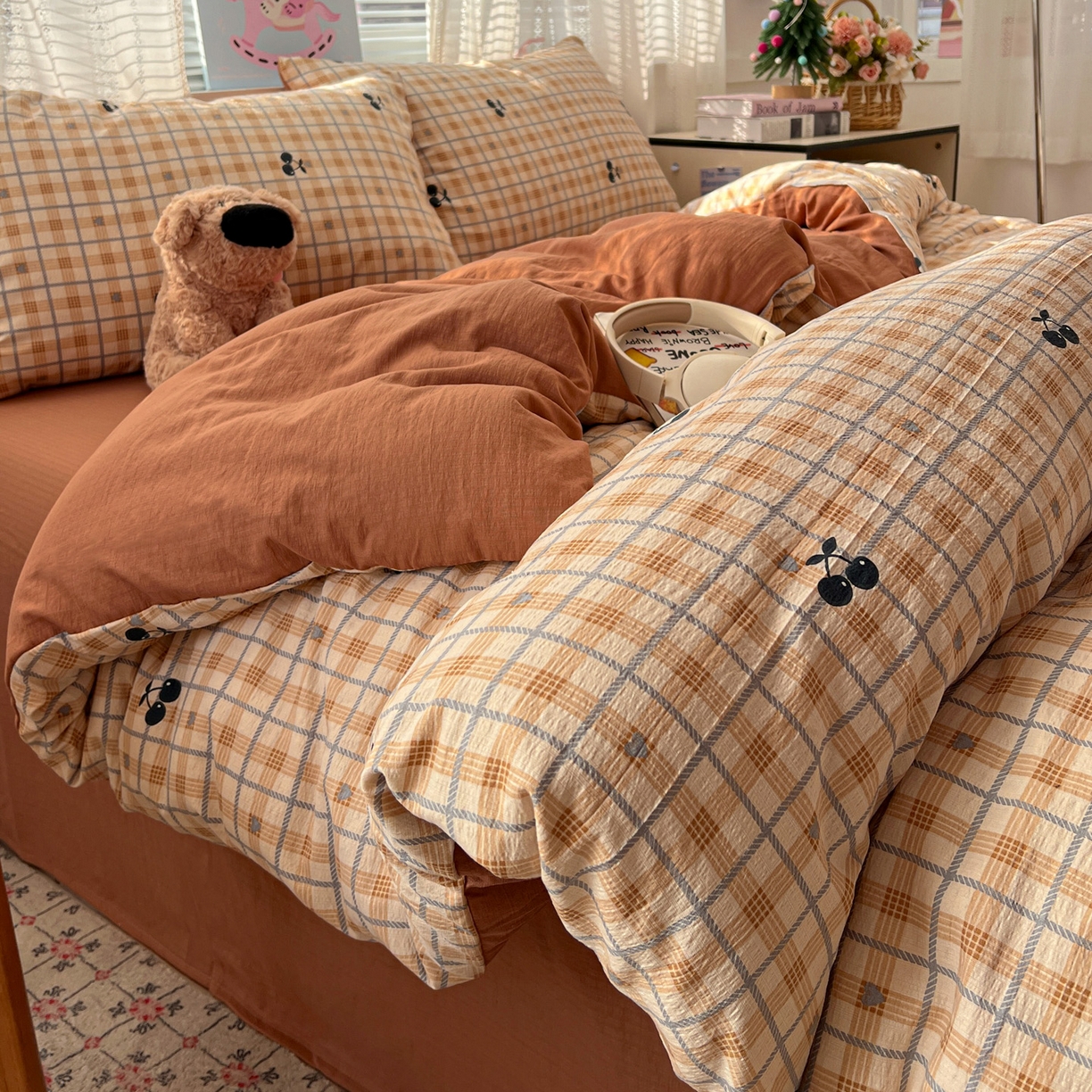 91家纺网 家纺一手货源 找家纺 水木坊 2026新款云感简单款系列四件套 焦糖樱桃