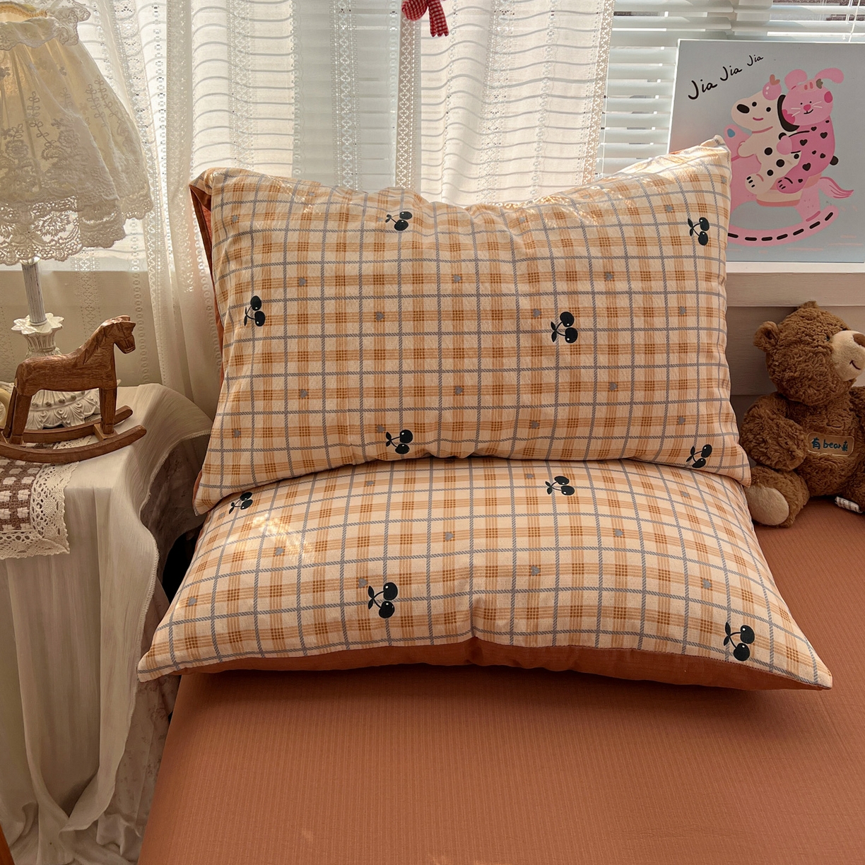 91家纺网 家纺一手货源 找家纺 水木坊 2026新款云感简单款系列四件套 焦糖樱桃