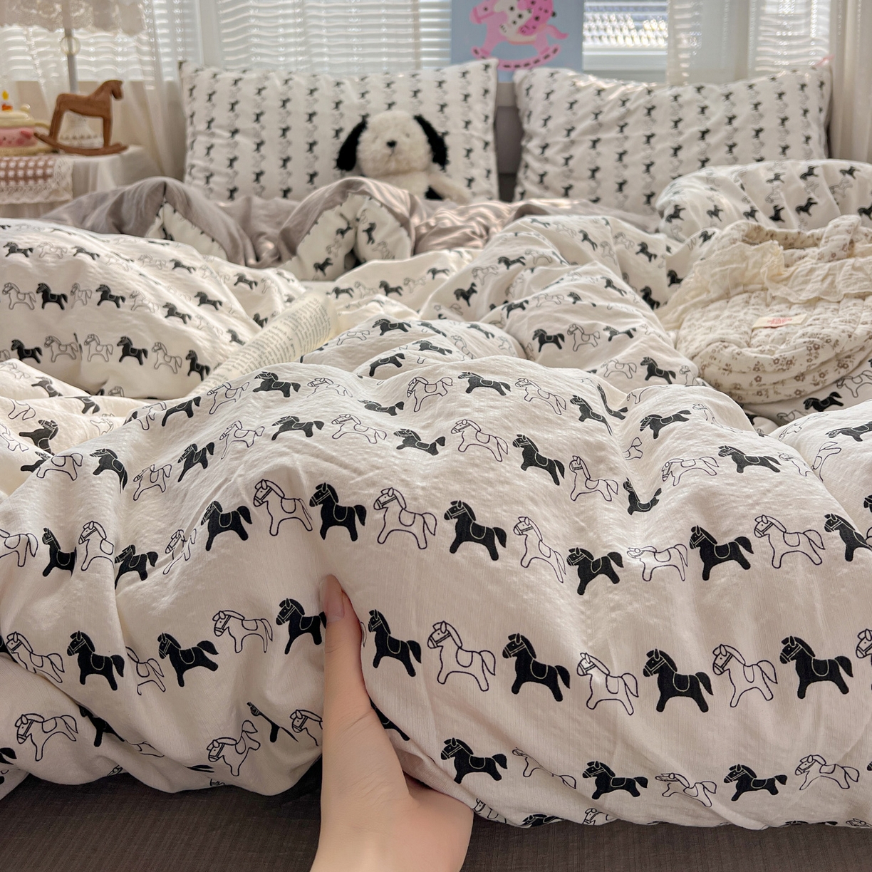 91家纺网 家纺一手货源 找家纺 水木坊 2026新款云感简单款系列四件套 木马