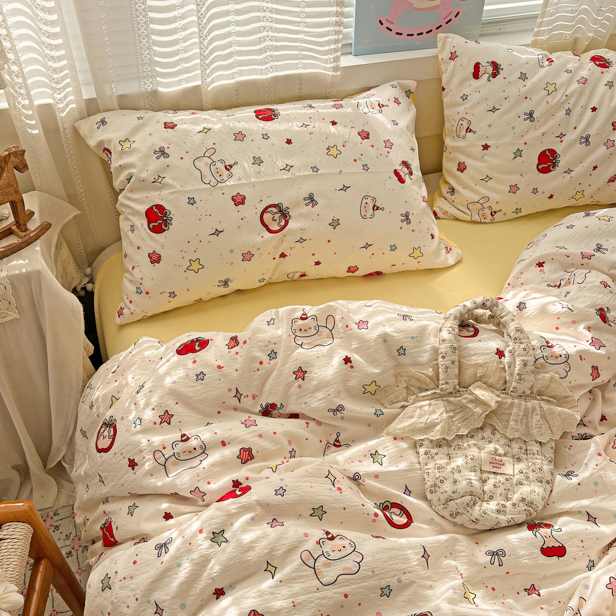 91家纺网 家纺一手货源 找家纺 水木坊 2026新款云感简单款系列四件套 苹果小怪