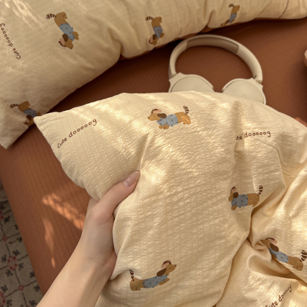 91家纺网 家纺一手货源 找家纺 水木坊 2026新款云感简单款系列四件套 俏皮狗