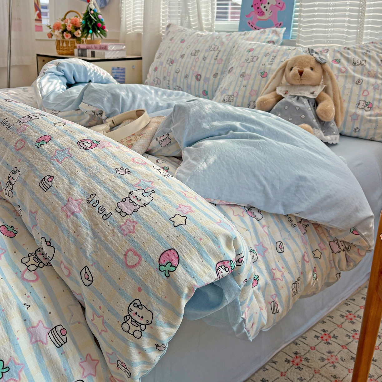 91家纺网 家纺一手货源 找家纺 水木坊 2026新款云感简单款系列四件套 切块草莓猫