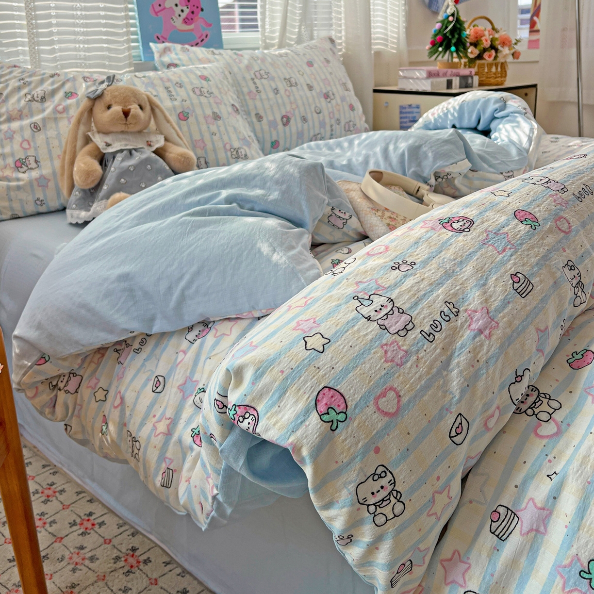 91家纺网 家纺一手货源 找家纺 水木坊 2026新款云感简单款系列四件套 切块草莓猫