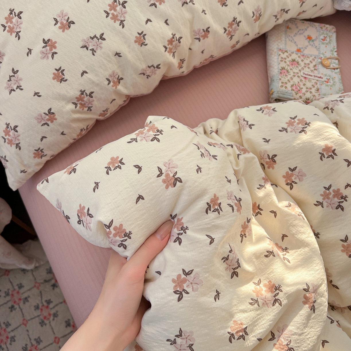 91家纺网 家纺一手货源 找家纺 水木坊 2026新款云感简单款系列四件套 苏槿