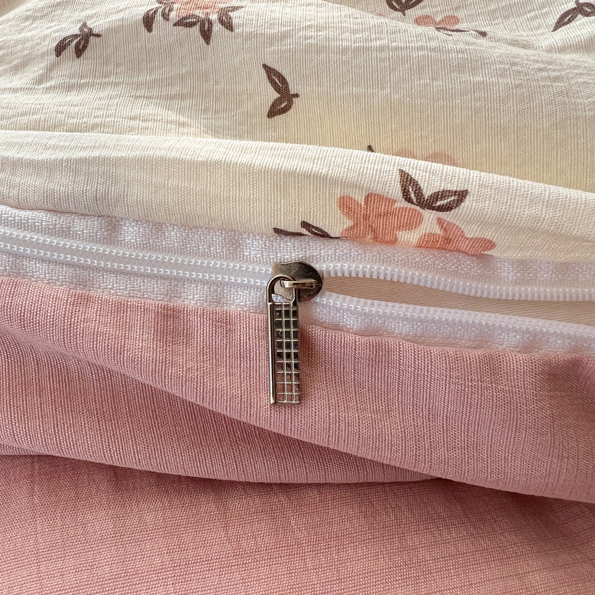 91家纺网 家纺一手货源 找家纺 水木坊 2026新款云感简单款系列四件套 苏槿