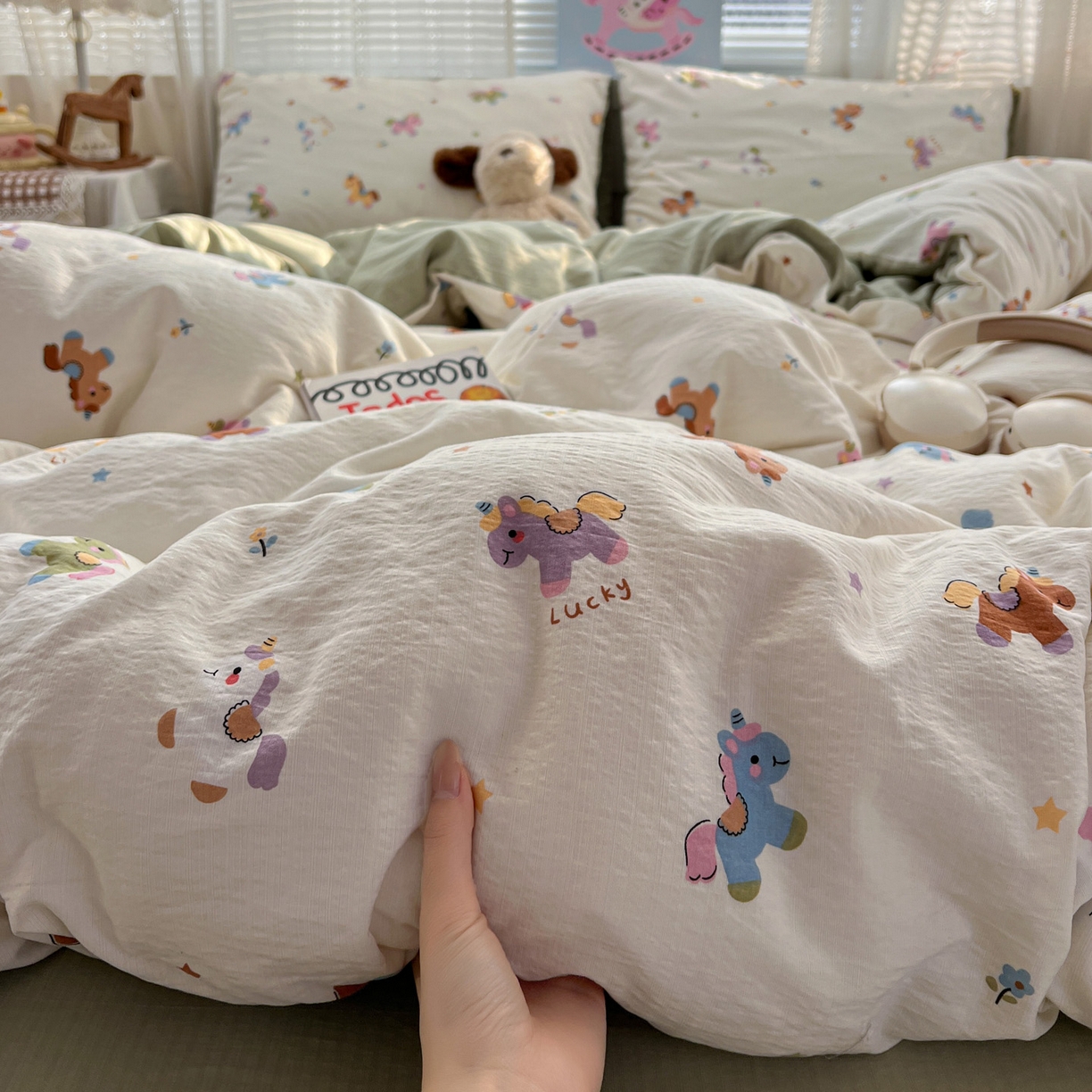 91家纺网 家纺一手货源 找家纺 水木坊 2026新款云感简单款系列四件套 童年木马